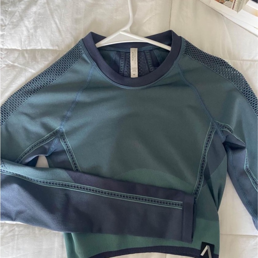 ATHLETA CROPPED TOP